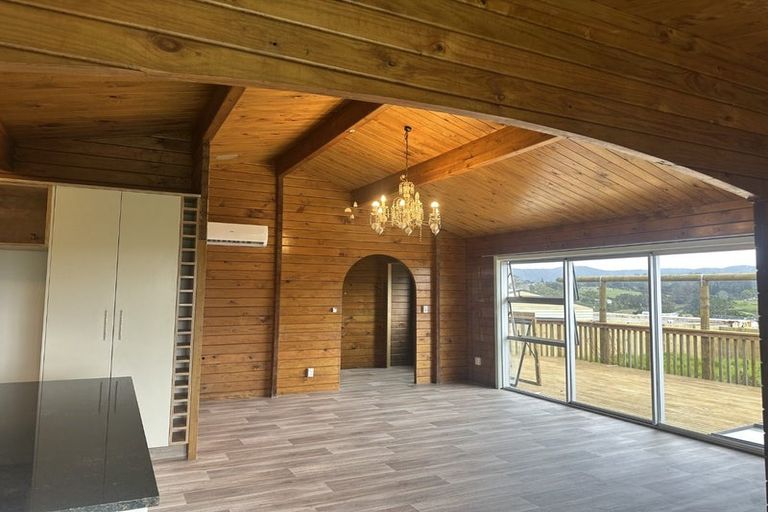 Photo of property in 137 Simpson Road, Henderson Valley, Auckland, 0614