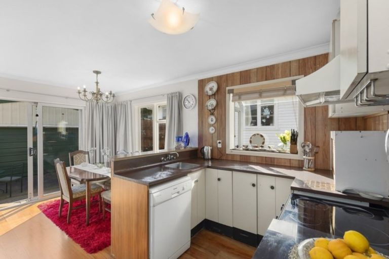 Photo of property in 32 Lowry Crescent, Stokes Valley, Lower Hutt, 5019