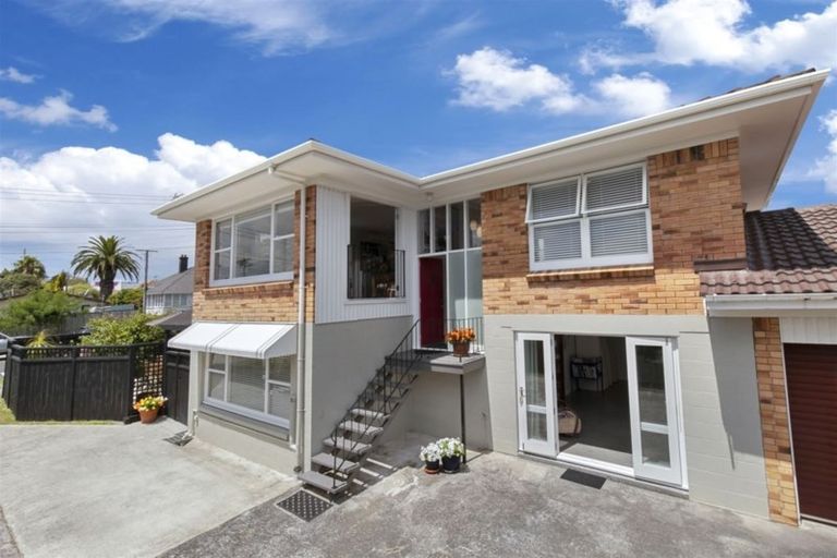 Photo of property in 1/5 Moana Avenue, Belmont, Auckland, 0622
