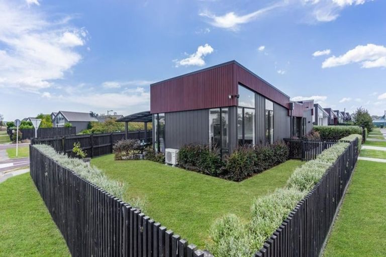 Photo of property in 1 Gallantry Crescent, Papakura, 2110