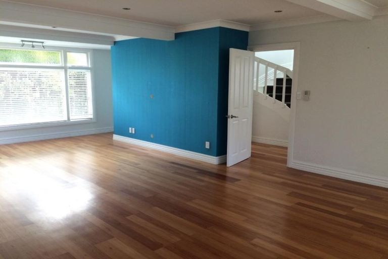 Photo of property in 465 East Coast Road, Murrays Bay, Auckland, 0630