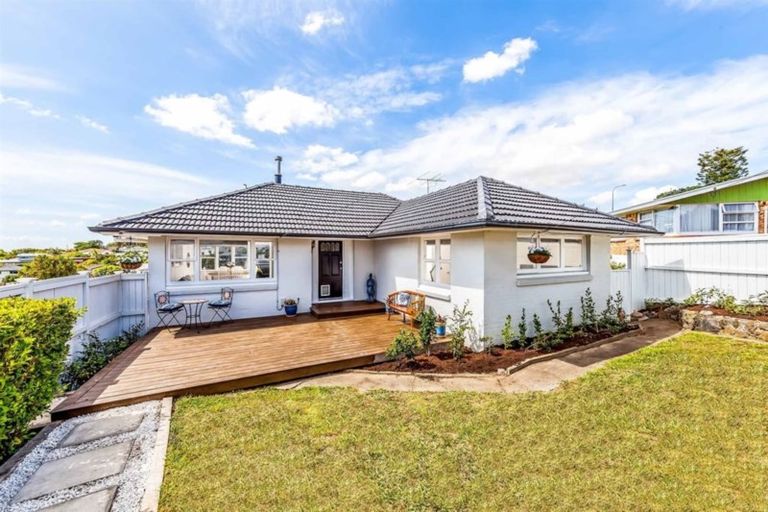 Photo of property in 1/2 Elizabeth Place, Mairangi Bay, Auckland, 0630