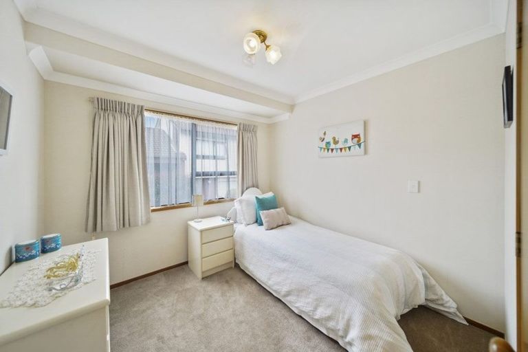 Photo of property in 26 Loloma Drive, Half Moon Bay, Auckland, 2012