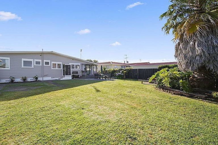 Photo of property in 72 Walworth Avenue, Pakuranga Heights, Auckland, 2010