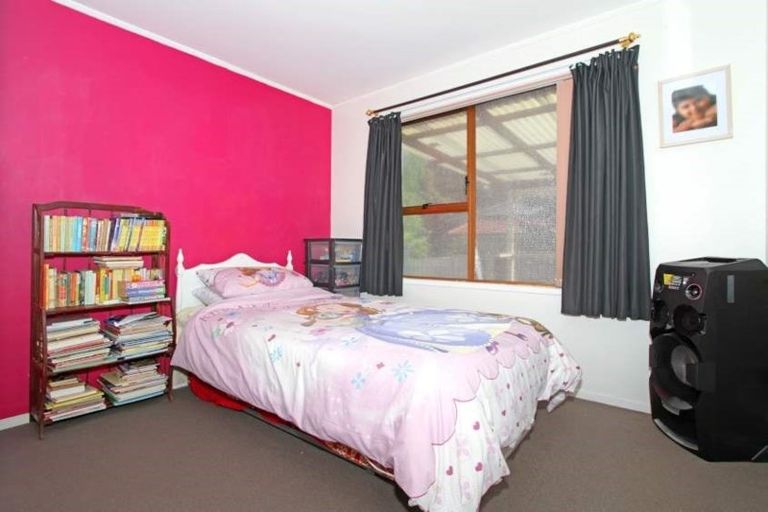 Photo of property in 29 Kelman Road, Kelston, Auckland, 0602