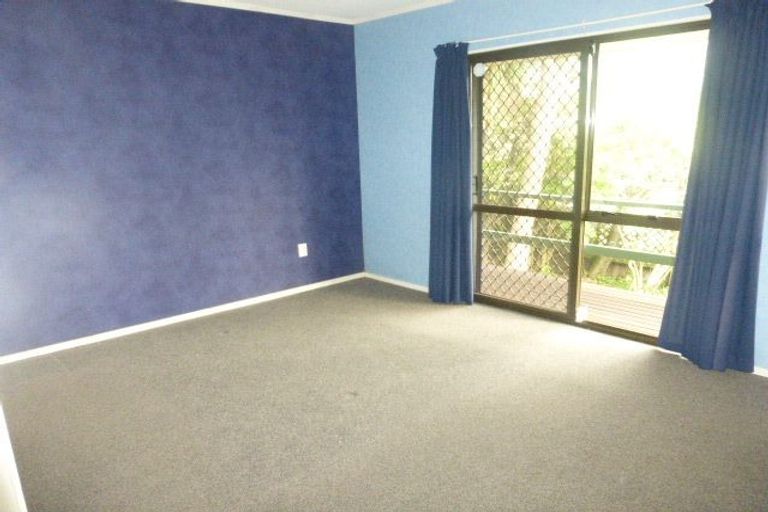 Photo of property in 1/12 Netherlands Avenue, Kelston, Auckland, 0602
