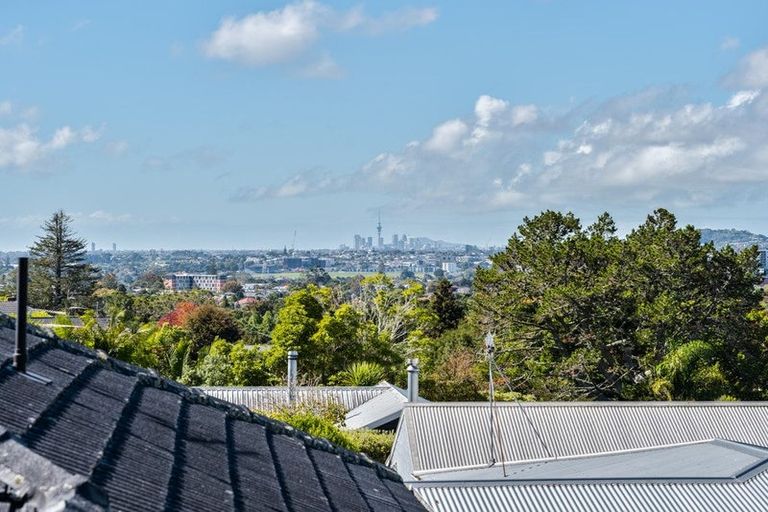 Photo of property in 33a Fairmount Road, Titirangi, Auckland, 0604