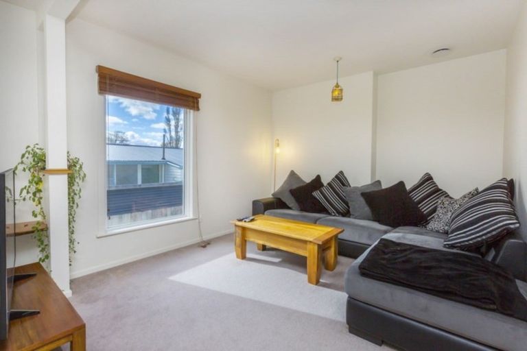 Photo of property in 64 Pinehaven Road, Pinehaven, Upper Hutt, 5019