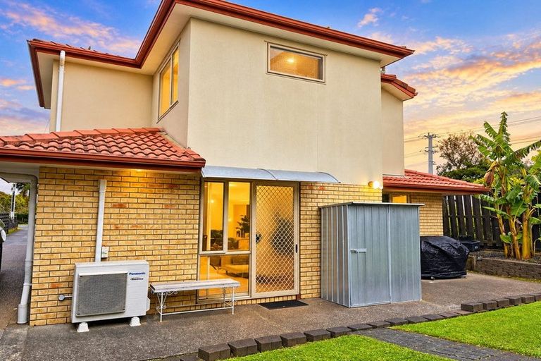 Photo of property in 25a Astley Avenue, New Lynn, Auckland, 0600