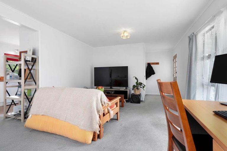Photo of property in 9 Peterhouse Place, West Harbour, Auckland, 0618