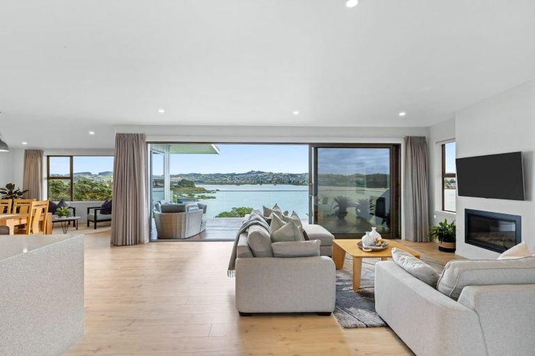 Photo of property in 51 Moffat Road, Red Beach, 0932