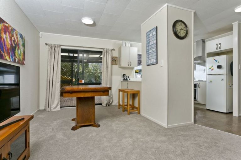 Photo of property in 4 Sevilla Place, Unsworth Heights, Auckland, 0632
