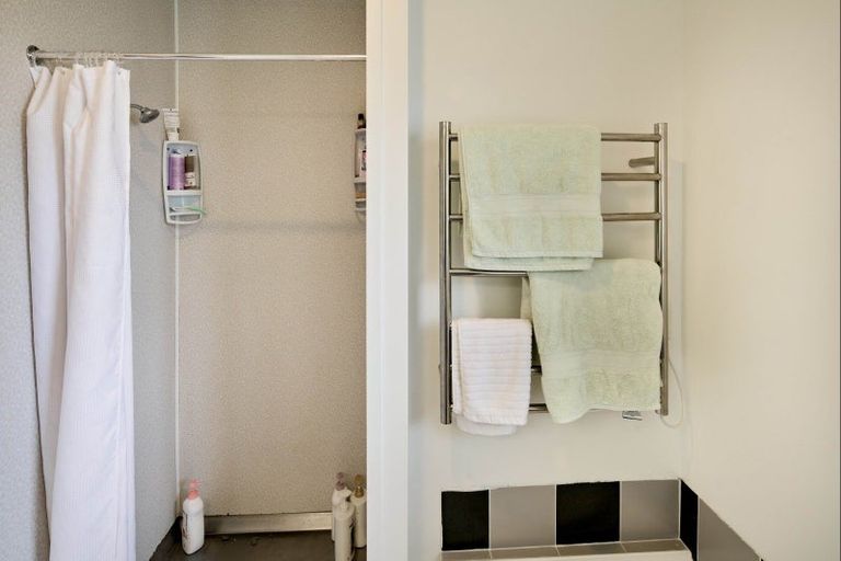 Photo of property in 20 Baylands Drive, Newlands, Wellington, 6037