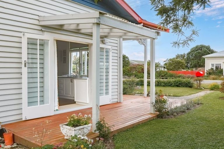 Photo of property in 10 Greenfield Street, Hector, 7822