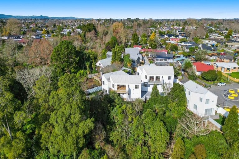 Photo of property in 2/24 Pickering Crescent, Chedworth, Hamilton, 3210