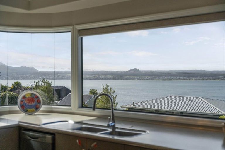 Photo of property in 82 Wakeman Road, Acacia Bay, Taupo, 3330
