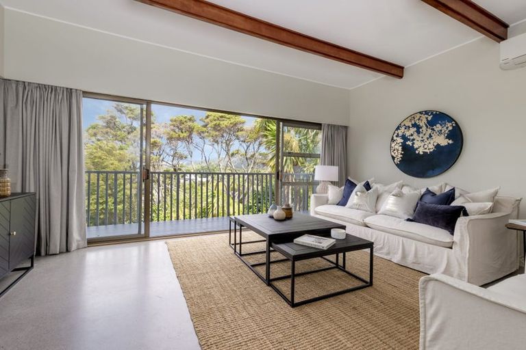 Photo of property in 1070 Scenic Drive North, Swanson, Auckland, 0816