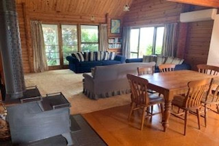 Photo of property in 17 Ivy Terrace, Moana, 7872