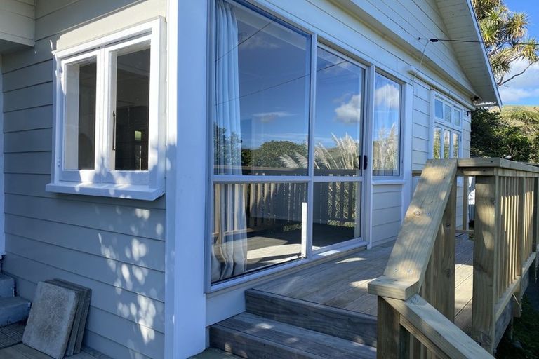 Photo of property in 14 Te Pari Pari Road, Pukerua Bay, 5026