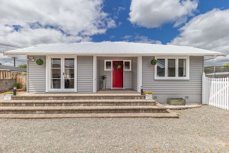 Photo of property in 556a Queen Street East, Levin, 5510