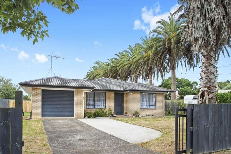 Photo of property in 1 Ranch Place, Pukekohe, 2120