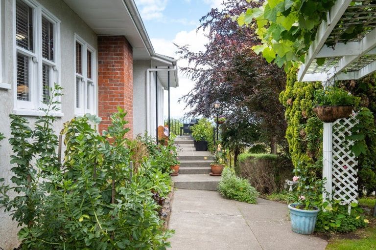 Photo of property in 14 Tauroa Road, Havelock North, 4130