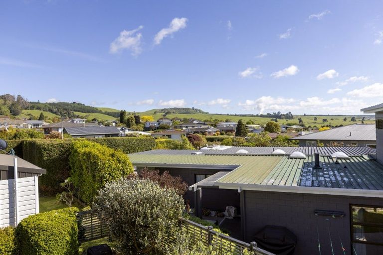 Photo of property in 1 Scenic Heights, Acacia Bay, Taupo, 3330