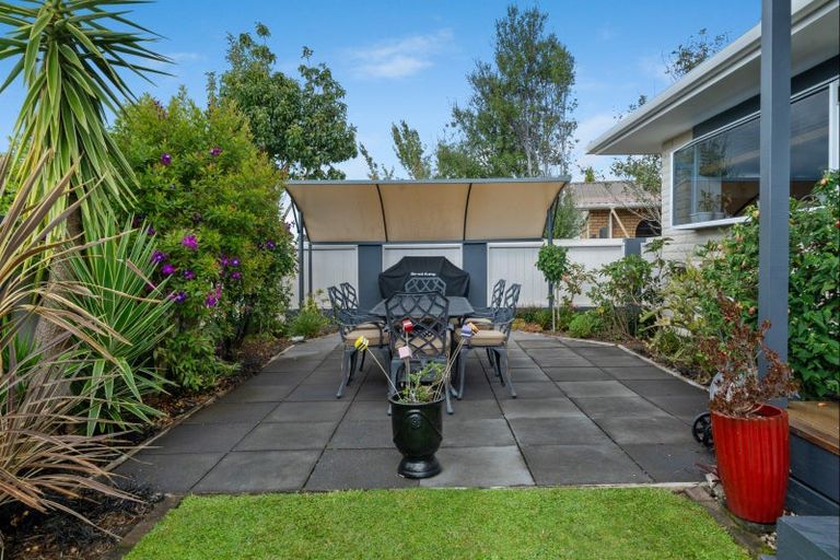 Photo of property in 33 Heta Road, Highlands Park, New Plymouth, 4312