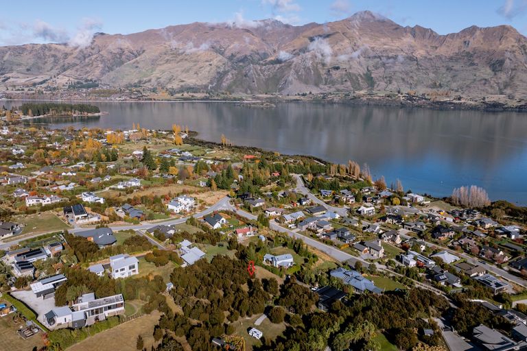 Photo of property in 16 Briar Bank Drive, Wanaka, 9305