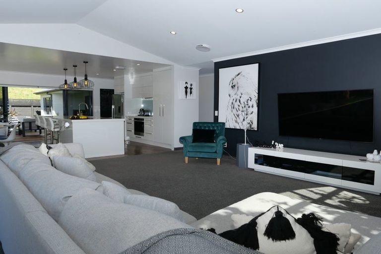 Photo of property in 64 Lorna Irene Drive, Raumati South, Paraparaumu, 5032