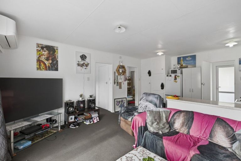 Photo of property in 8 Simons Street, Moturoa, New Plymouth, 4310