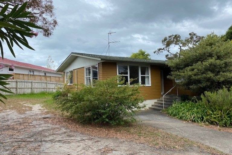 Photo of property in 13 Woodstock Road, Forrest Hill, Auckland, 0620