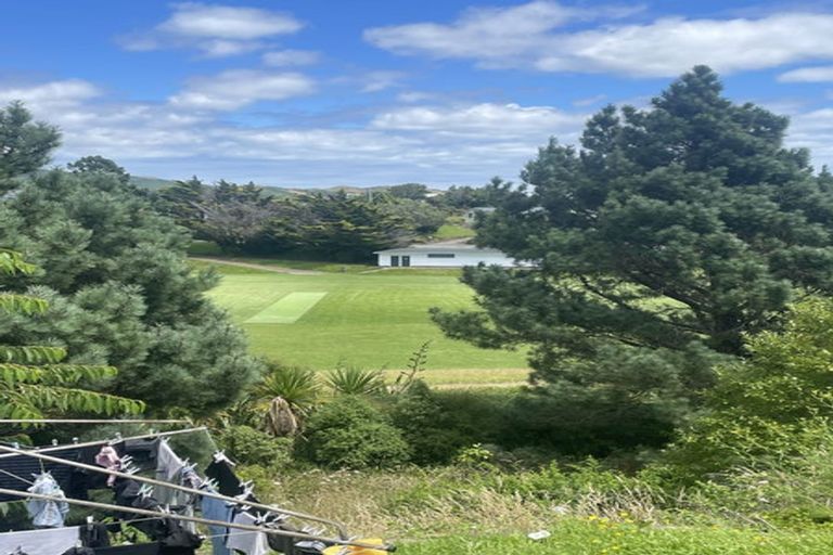 Photo of property in 15a Colchester Crescent, Newlands, Wellington, 6037