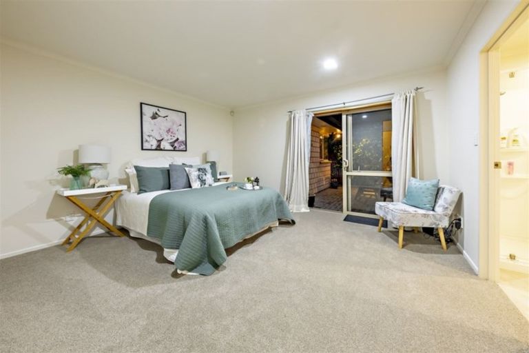 Photo of property in 2 Moravale Lane, Flat Bush, Auckland, 2016