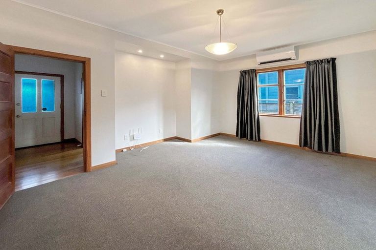 Photo of property in 31 Happy Valley Road, Owhiro Bay, Wellington, 6023
