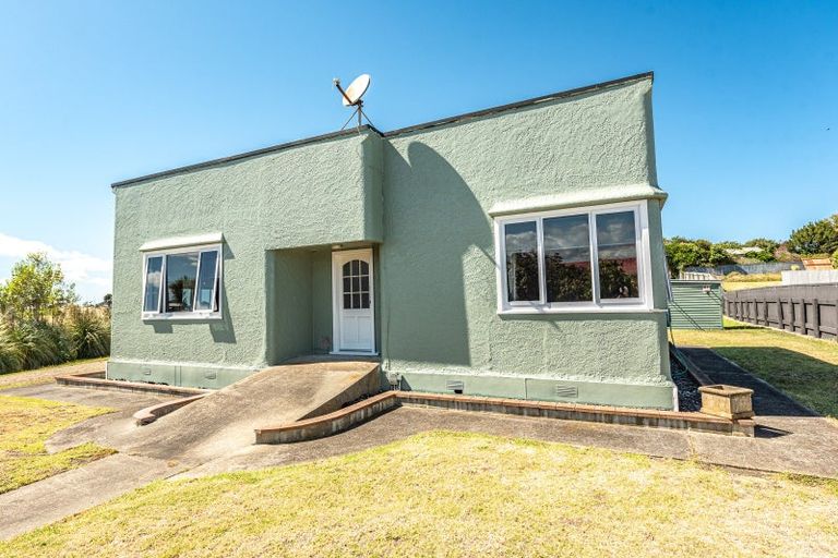 Photo of property in 6 Kamahi Street, Castlecliff, Whanganui, 4501