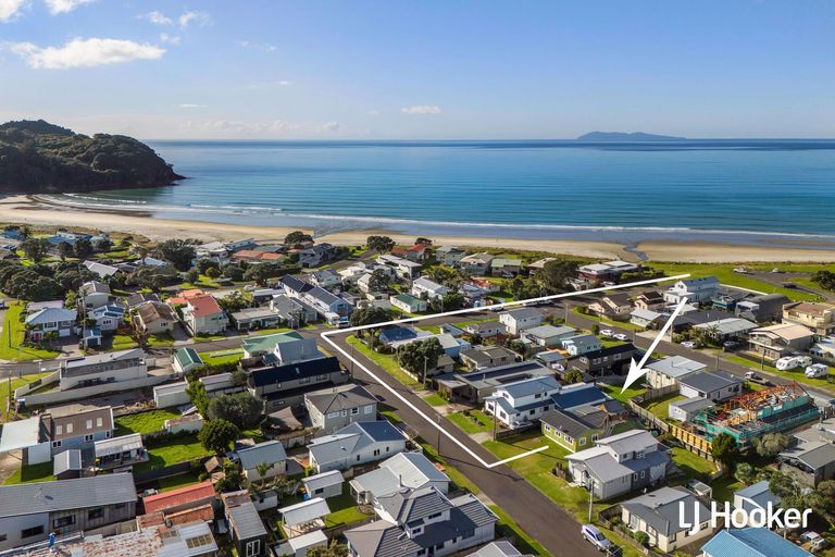 Photo of property in 12 Marine Avenue, Waihi Beach, 3611