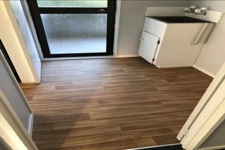 Photo of property in 2/13 Craigbank Avenue, New Lynn, Auckland, 0600