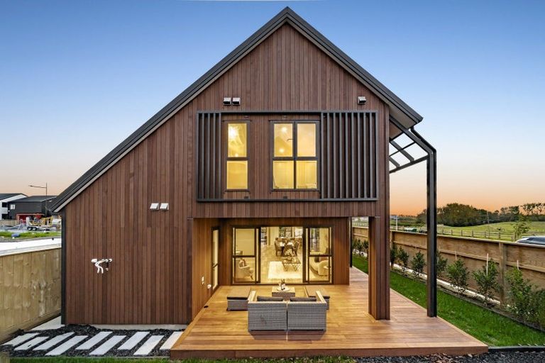 Photo of property in 1 Dorset Down Drive, Karaka, 2580