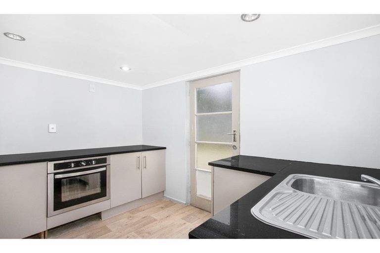 Photo of property in 41 Royal Road, Massey, Auckland, 0614