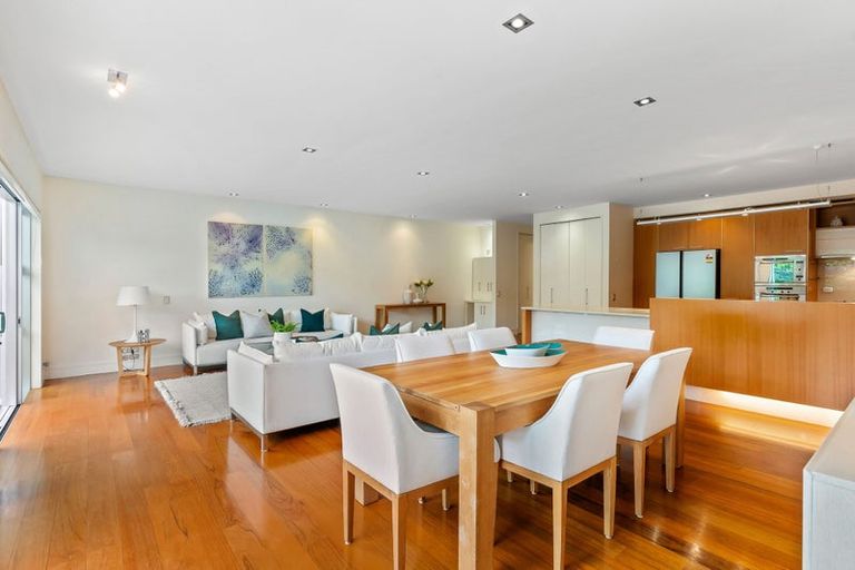 Photo of property in 5/258 Hurstmere Road, Takapuna, Auckland, 0622