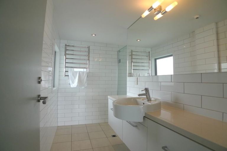 Photo of property in The Capital, 32/370 Oriental Parade, Oriental Bay, Wellington, 6011