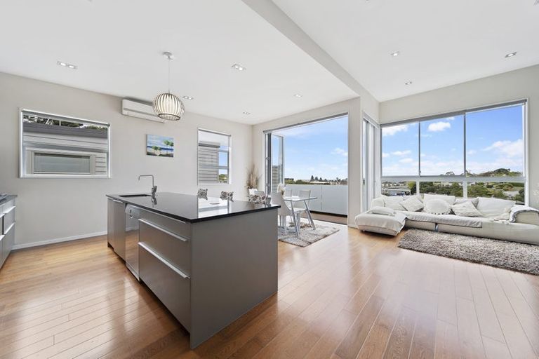 Photo of property in Wilk Heights, 15/8 Wilk Lane, Browns Bay, Auckland, 0630