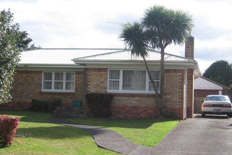 Photo of property in 11 Campbell Place, Papakura, 2110