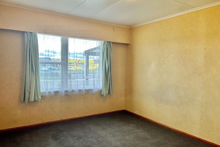Photo of property in 127 Taradale Road, Onekawa, Napier, 4110