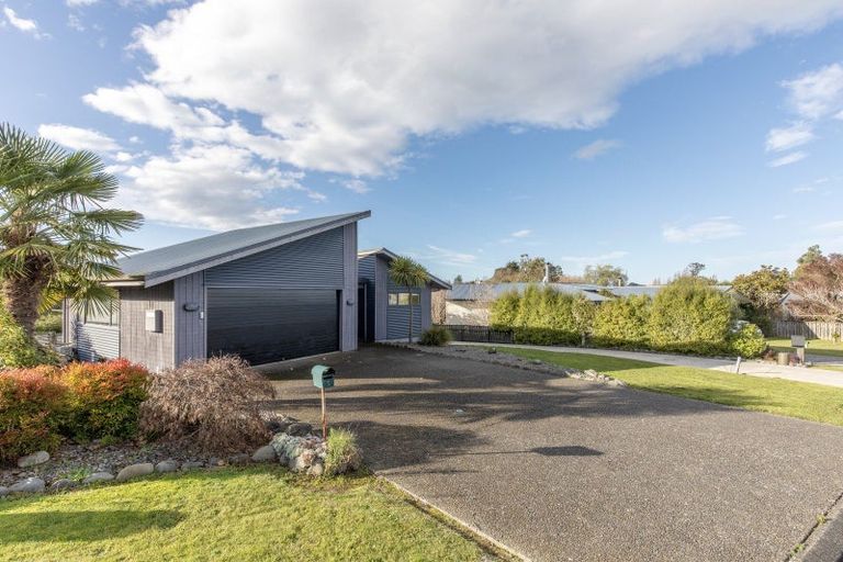 Photo of property in 3 Abbot Avenue, Waipawa, 4210