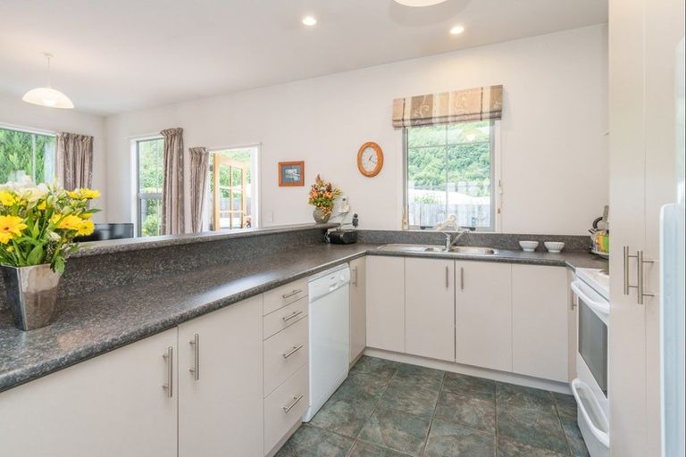 Photo of property in 12 Fletcher Way, Arrowtown, 9302