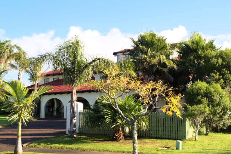 Photo of property in 10 Stevenson Way, Cockle Bay, Auckland, 2014