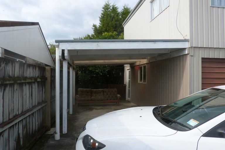 Photo of property in 1/1a Divich Avenue, Te Atatu South, Auckland, 0610