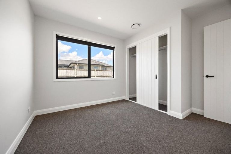 Photo of property in 23 Robert Might Road, Kumeu, 0810